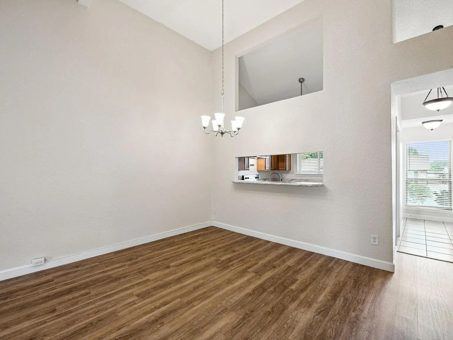 3 bed, 1294 sqft, $2,095 — Photo 4