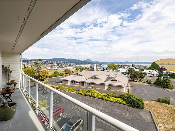 4th image of 1800 Skyline Way #306
