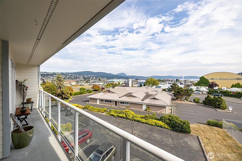 4th image of 1800 Skyline Way #306
