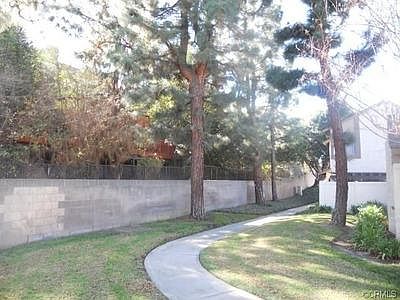 2nd image of 1425 Yorkshire Ln