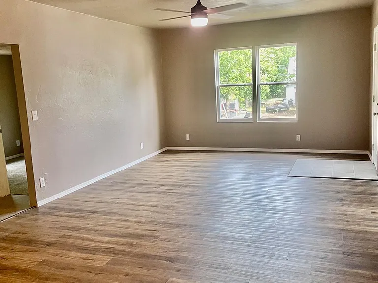 1209 E Whittaker St — Photo 12