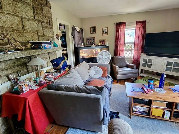 3rd image of 393 Oak Street