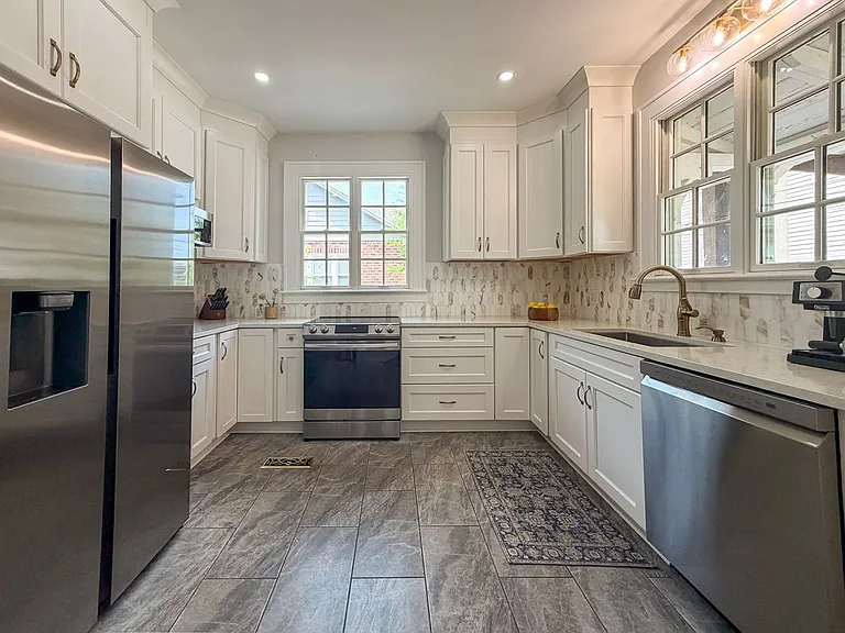 417 SW 10th St — Photo 12