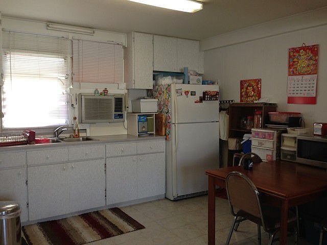 2nd image of 811 Lakimela Ln