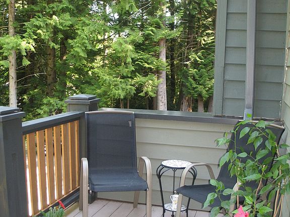 Front Deck off Living Room