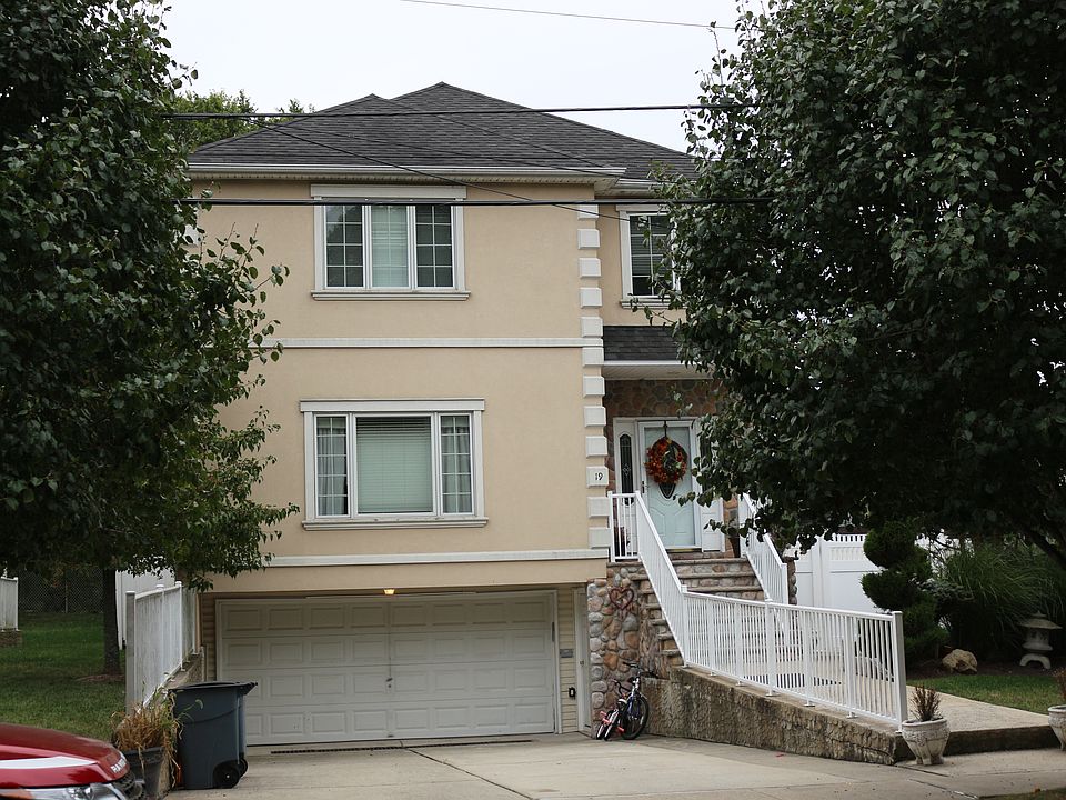 1st image of 19 Lundsten Ave