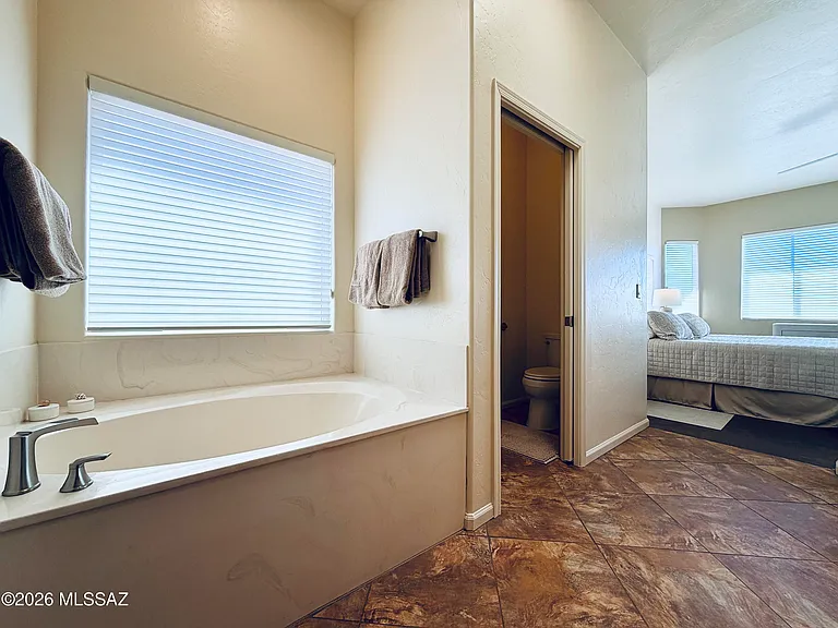 1465 W Bridalveil Pl — Photo 35