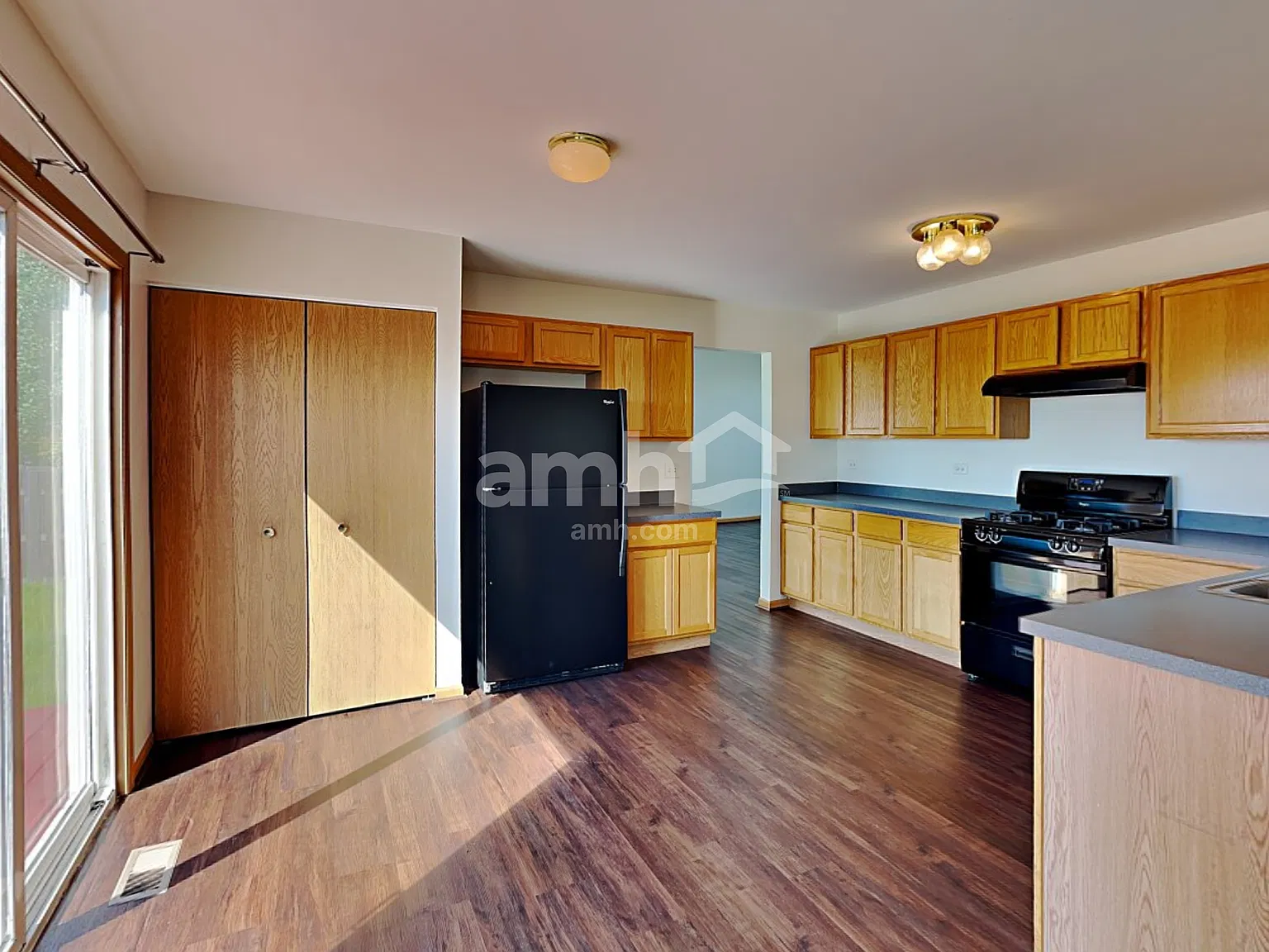 5 bed, 2.5 bath, 2554 sqft, $3,475 — Photo 4