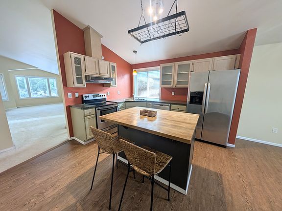 5th image of 2932 58th Ave NE