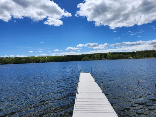 37 Lakeshore Dr, Marlborough, MA 01752