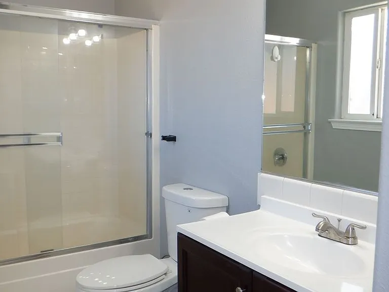 530 Las Colinas St — Photo 15