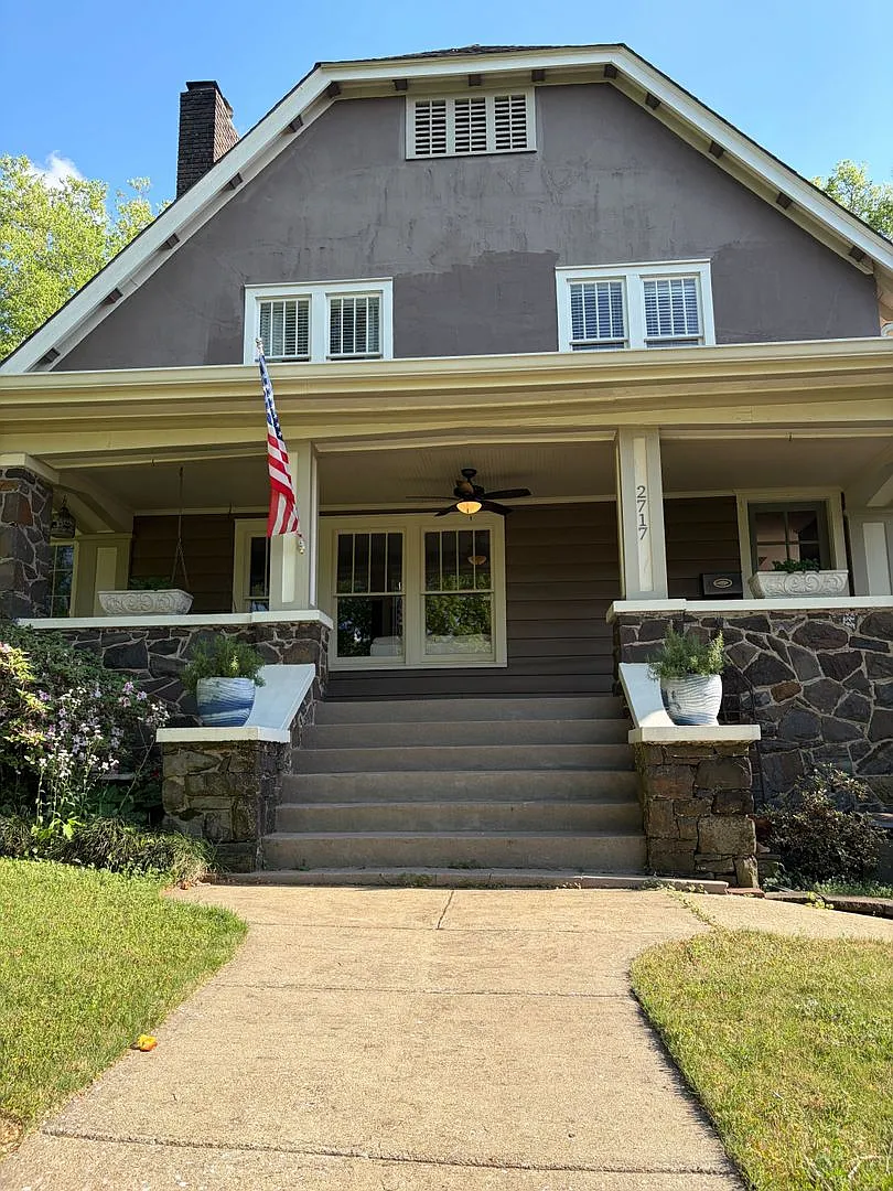 Your Ideal Highland Park Home Awaits Space, Charm & Location — Photo 2
