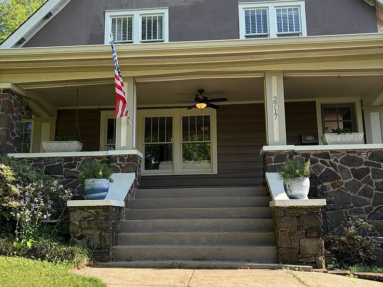 2717 Caldwell Ave S — Photo 2