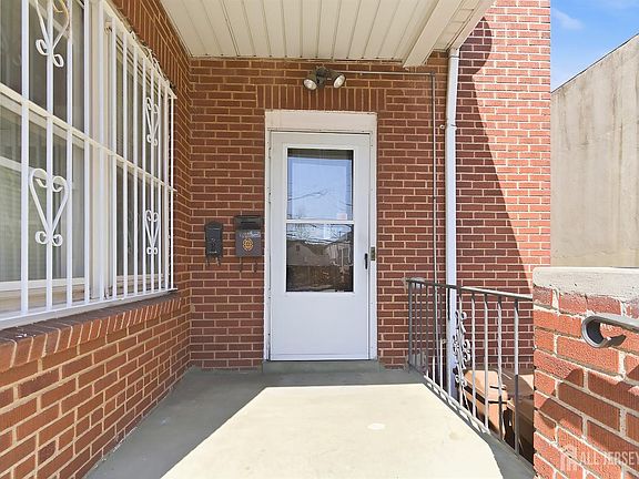 2nd image of 10 Garfield St