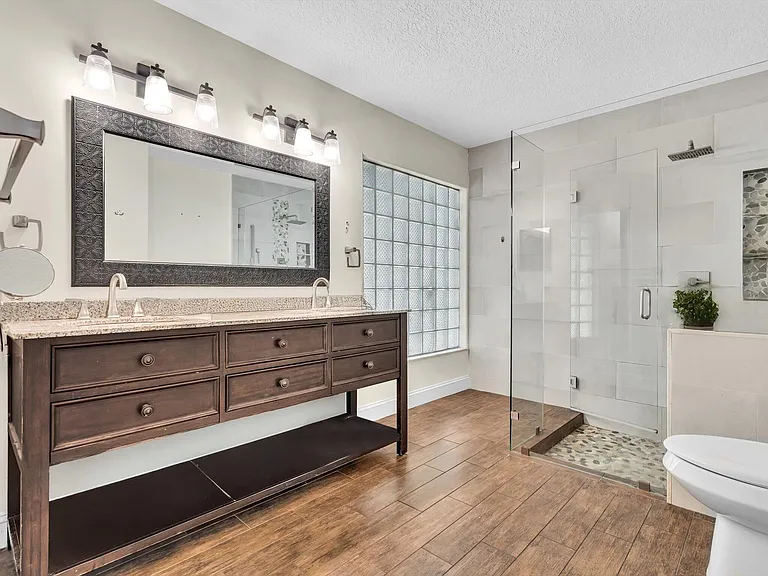 10310 Santiago St — Photo 16