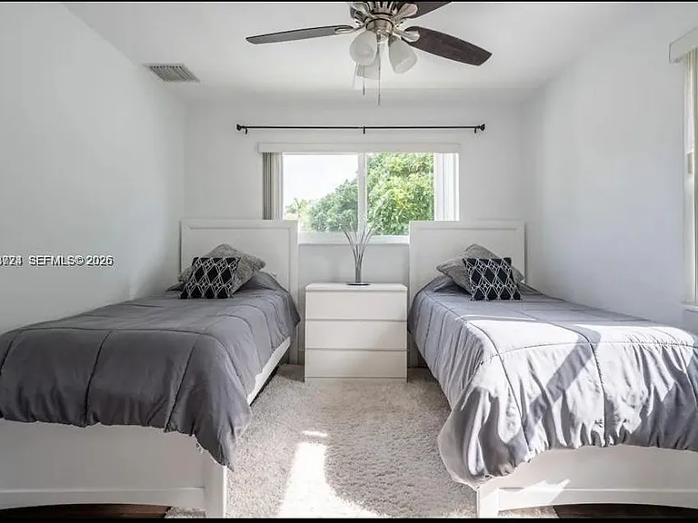2242 Taft St — Photo 7