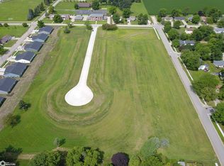103 Billy Robinson Ct, Grinnell, IA 50112