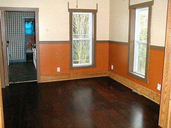 5th image of 205 E Broadway Ave