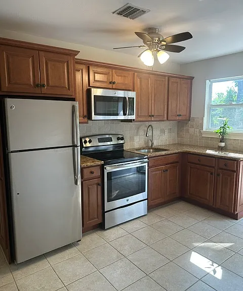17 Gary Pl — Photo 1