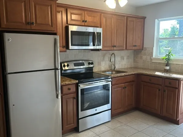 17 Gary Pl, Huntington, NY 11743