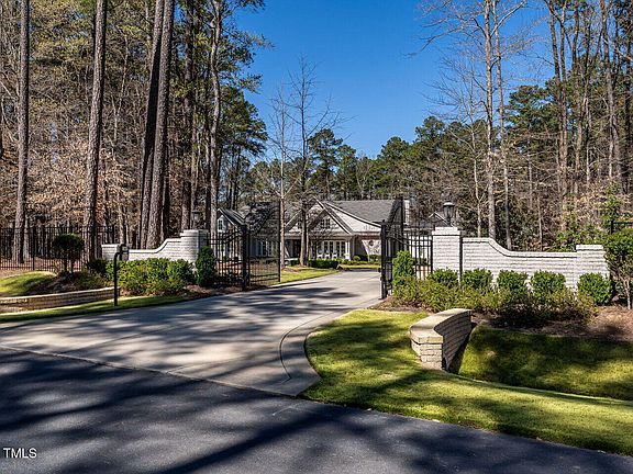 2nd image of 464 Rosemont Dr