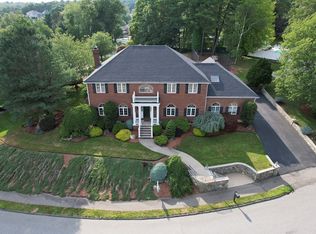 12 Ledgewood Rd, Saugus, MA 01906