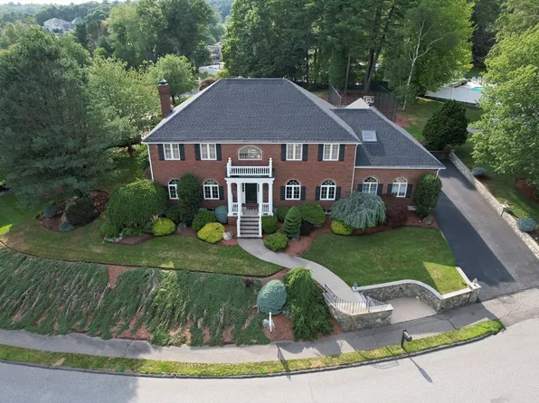 12 Ledgewood Rd, Saugus, MA 01906