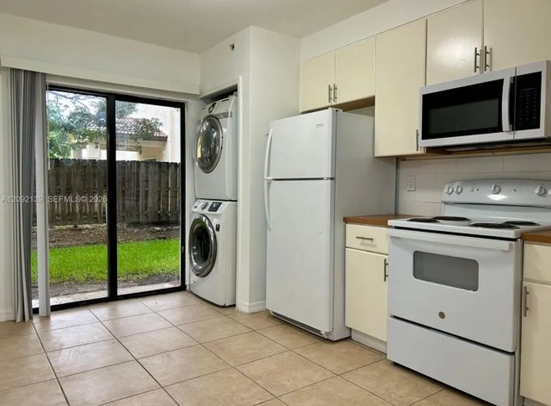 2 bed, 809 sqft, $1,800 — Photo 1