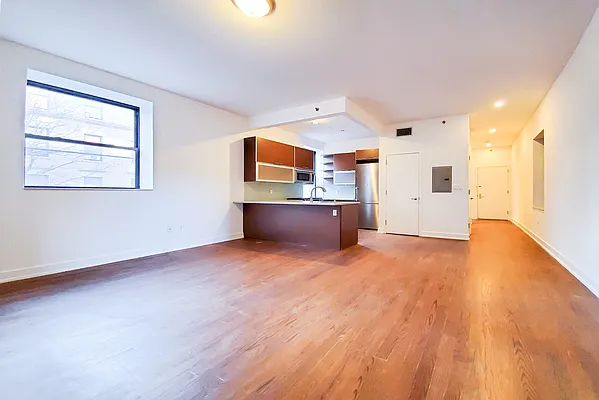 Rented by Warburg | media 10