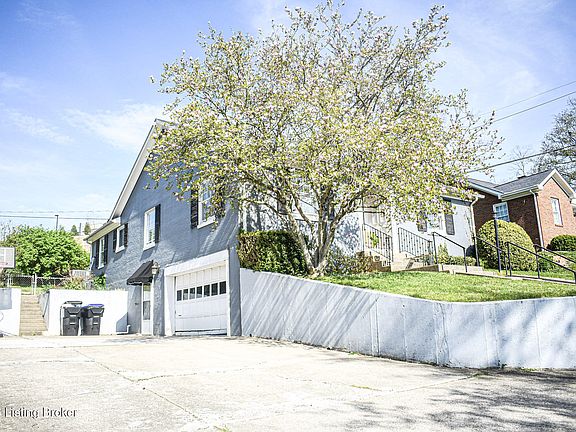 5th image of 104 Reservoir Rd