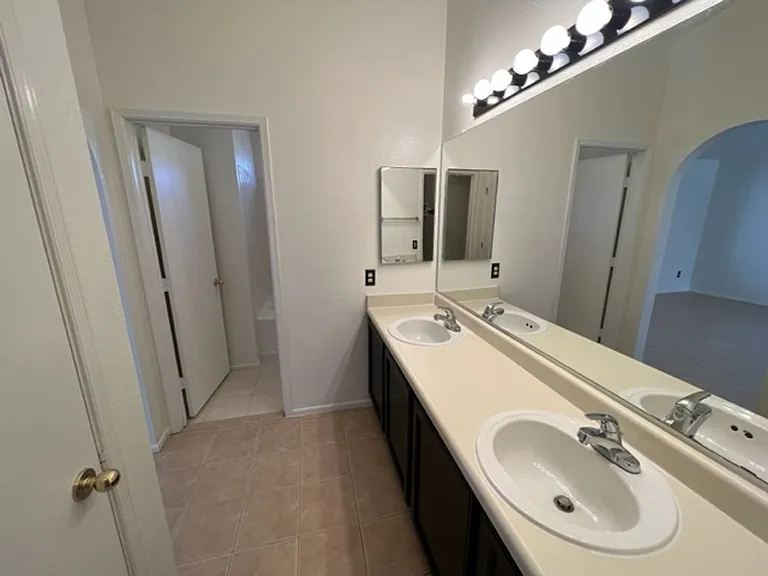 8057 S Carbury Way — Photo 17
