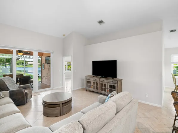 2473 S Coral Trace Cir, Delray Beach, FL 33445