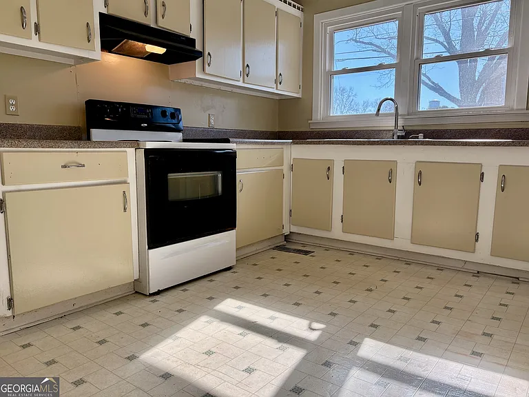408 Main St — Photo 3