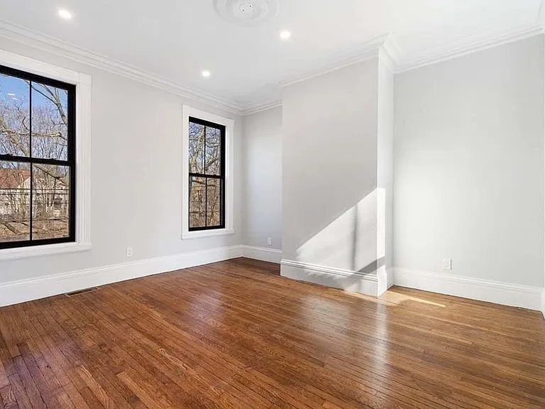31 Monadnock St #1 — Photo 5