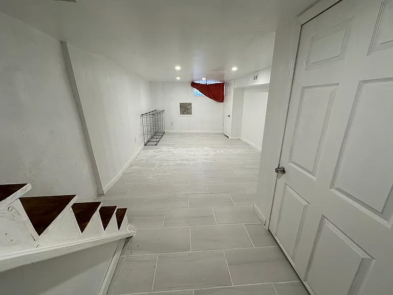 2240 Snyder Ave — Photo 10