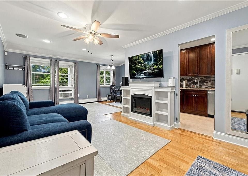 1st image of 23 Gadsen Pl APT 2A