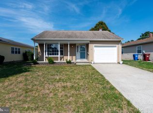 8 Manitoba Ct, Toms River, NJ 08757