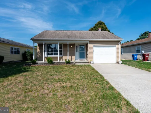 8 Manitoba Ct, Toms River, NJ 08757