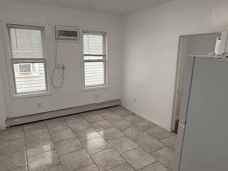 366 Howe Ave #1 — Photo 2
