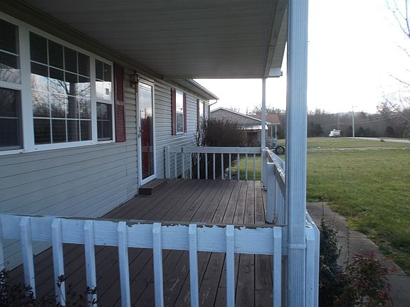 3rd image of 196 Rosewood St