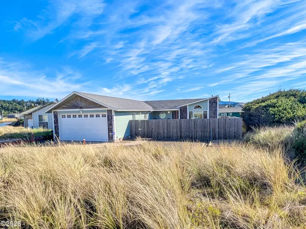 609 NW Oceania Dr, Waldport, OR 97394