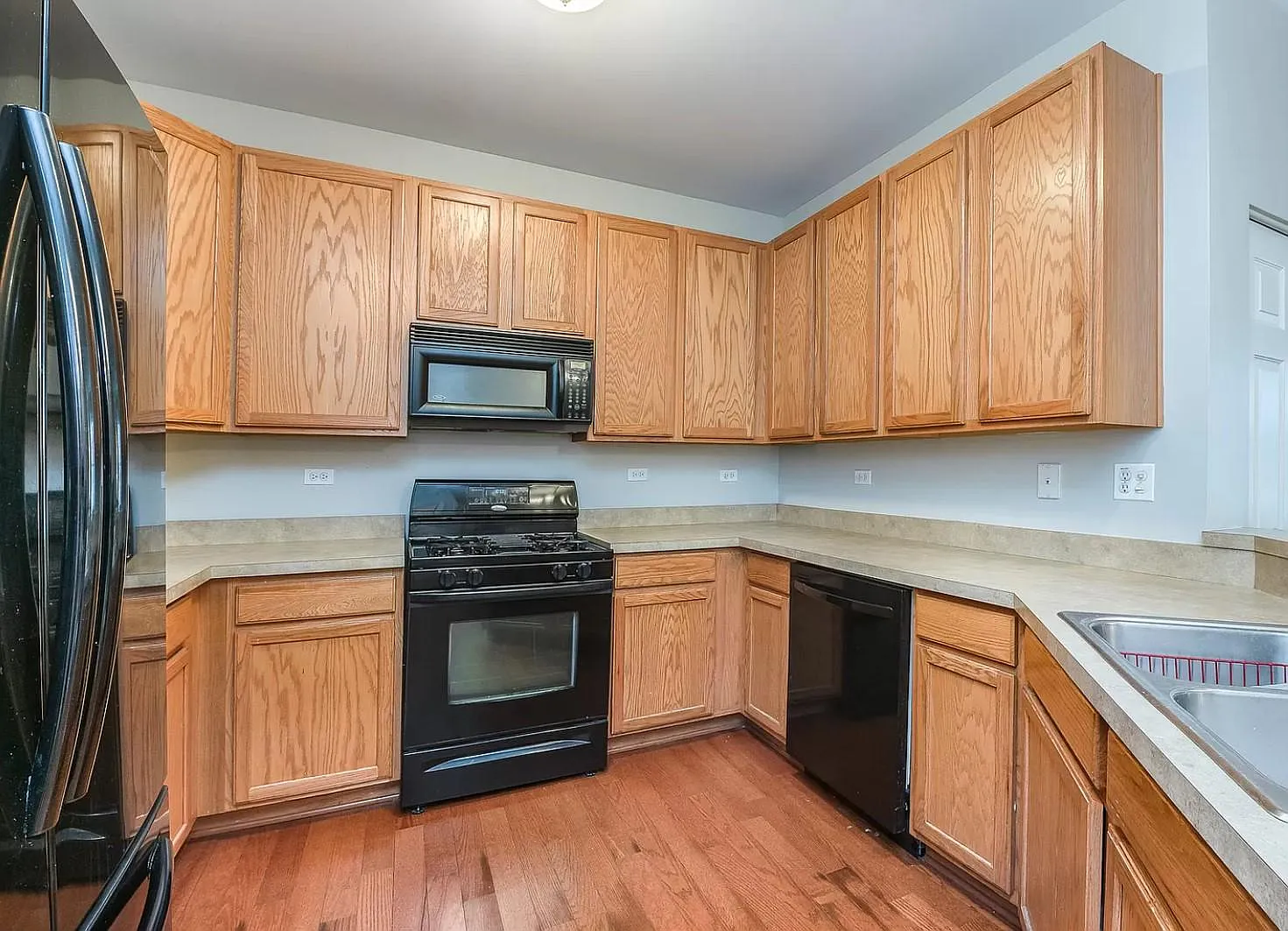 3 bed, 1672 sqft, $2,345 — Photo 4