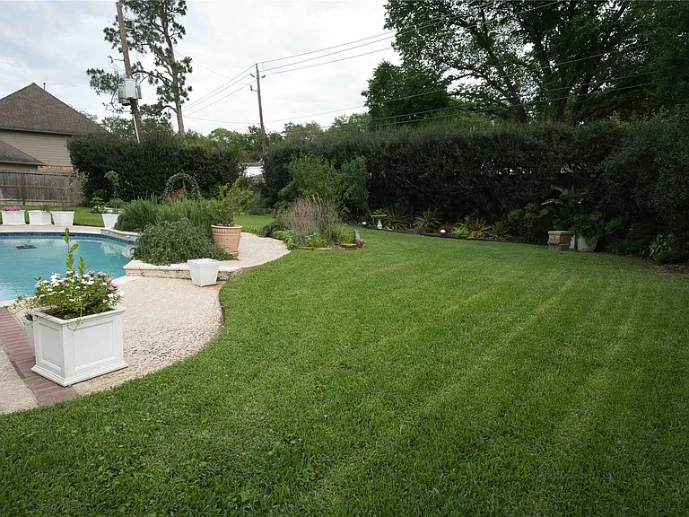 615 Timber Cir — Photo 16