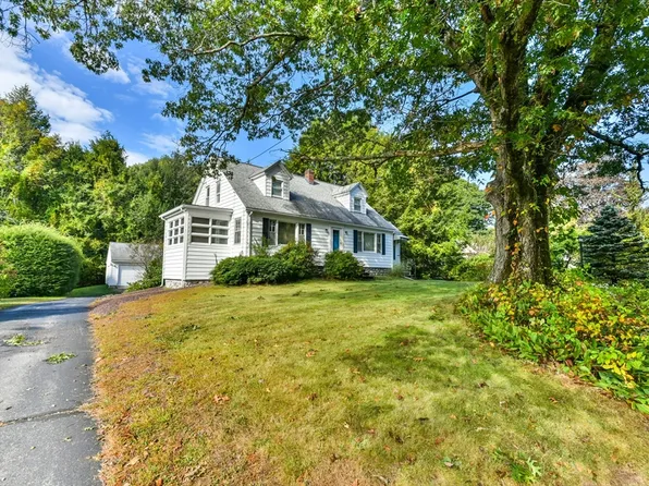 11 Charlton Rd, Dudley, MA 01571