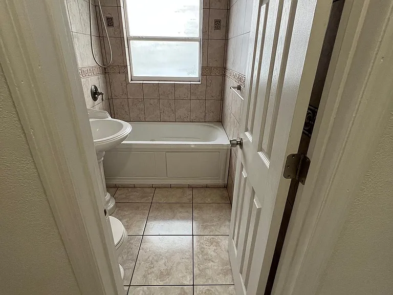 4906 Kempston Dr — Photo 11