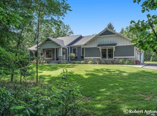 3964 Tree View Dr NE, Grand Rapids, MI 49525