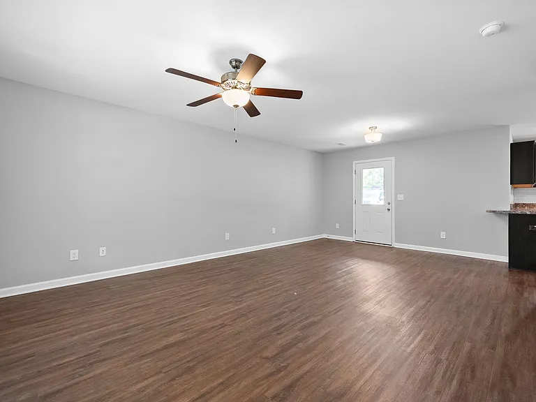 1103 Commerce St — Photo 5