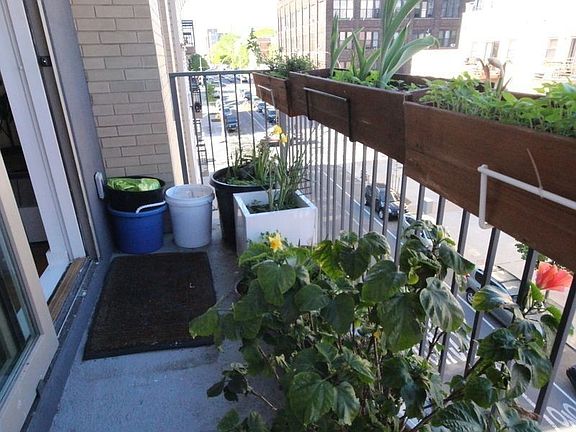 3rd image of 73 Montrose Ave #4L