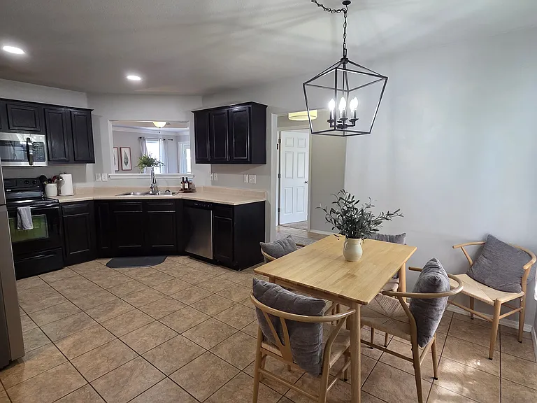 907 SW River Rock St — Photo 10
