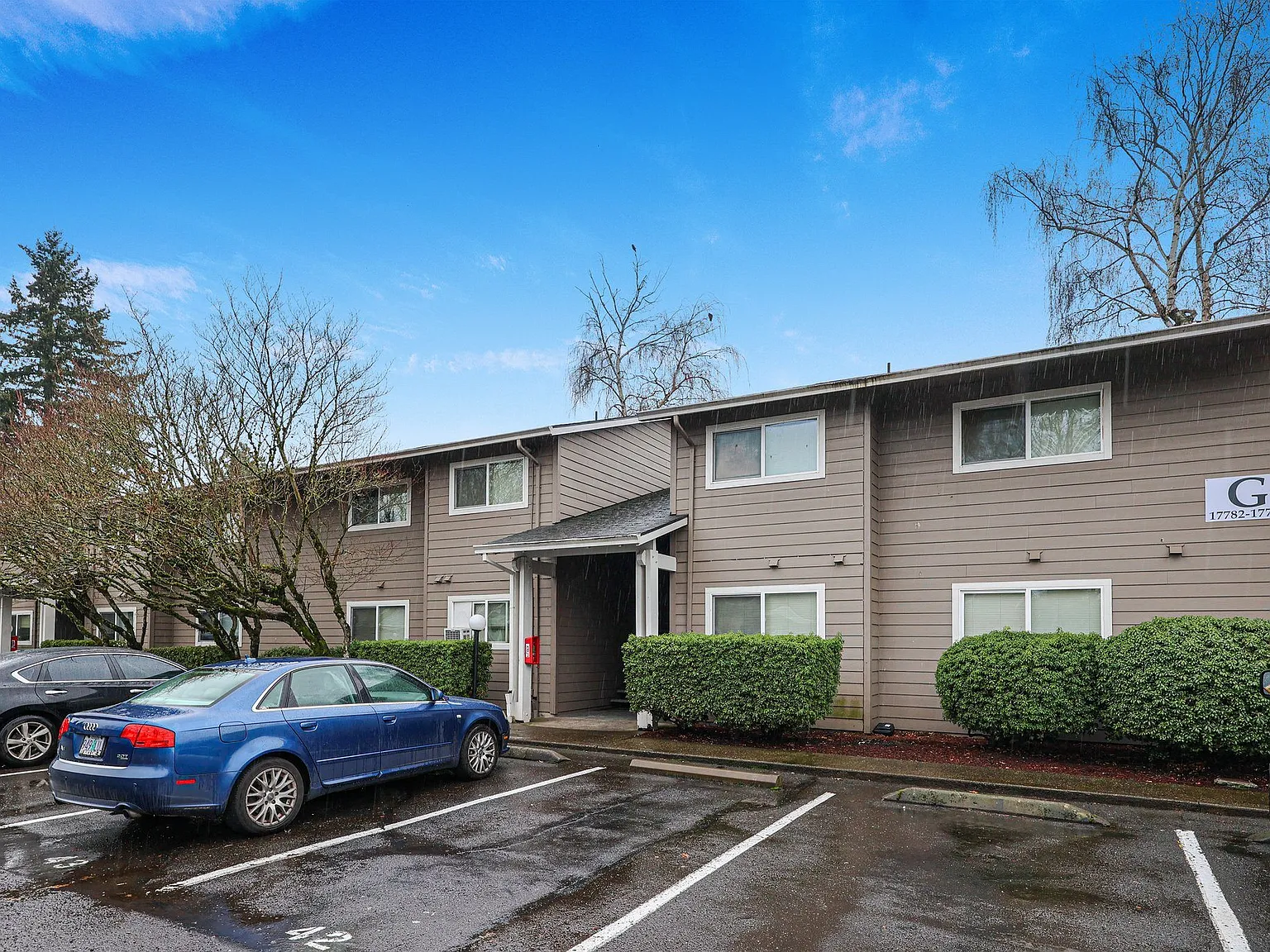 Applegate Apartments — Photo 3